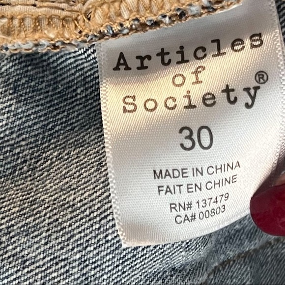 Articles of Society NWT raw hem denim shorts - Picture 2 of 5